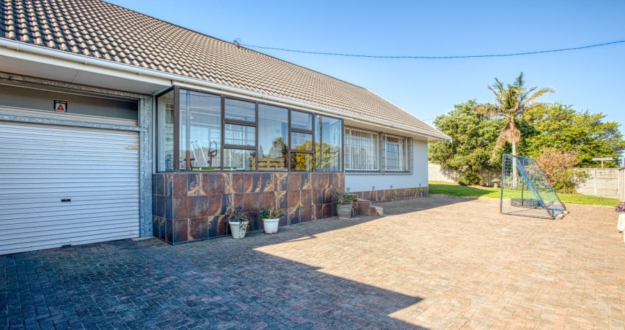 3 Bedroom Property for Sale in Sunnyridge Eastern Cape